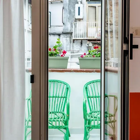 Charming Apartment With Balcony In The Historic Center Naples Exterior photo