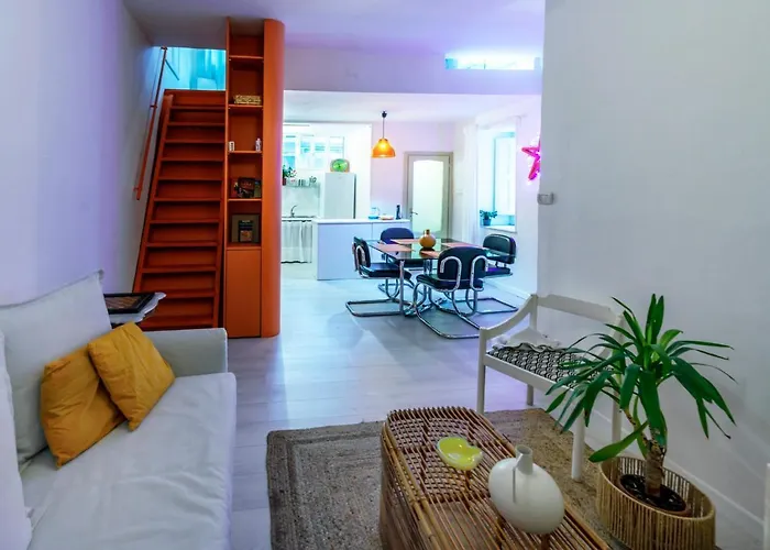 Charming Apartment With Balcony In The Historic Center