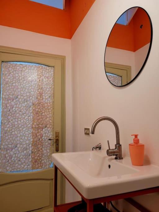 Charming With Balcony In The Historic Center
